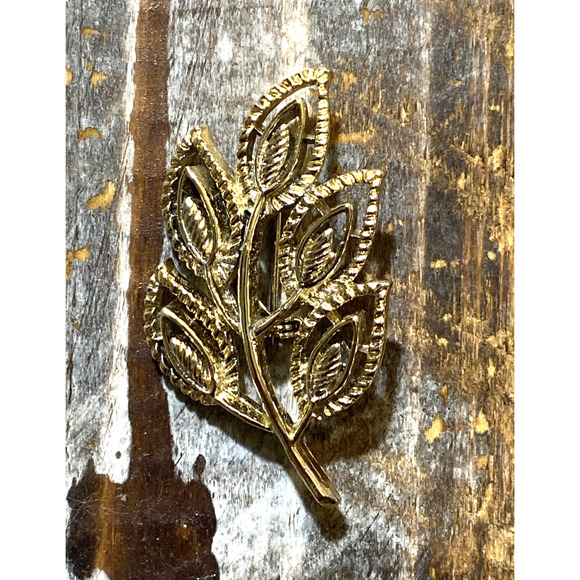 Vintage Gerry’s Gold Tone Leaf Brooch Pin Signed 2” - Picture 8 of 10